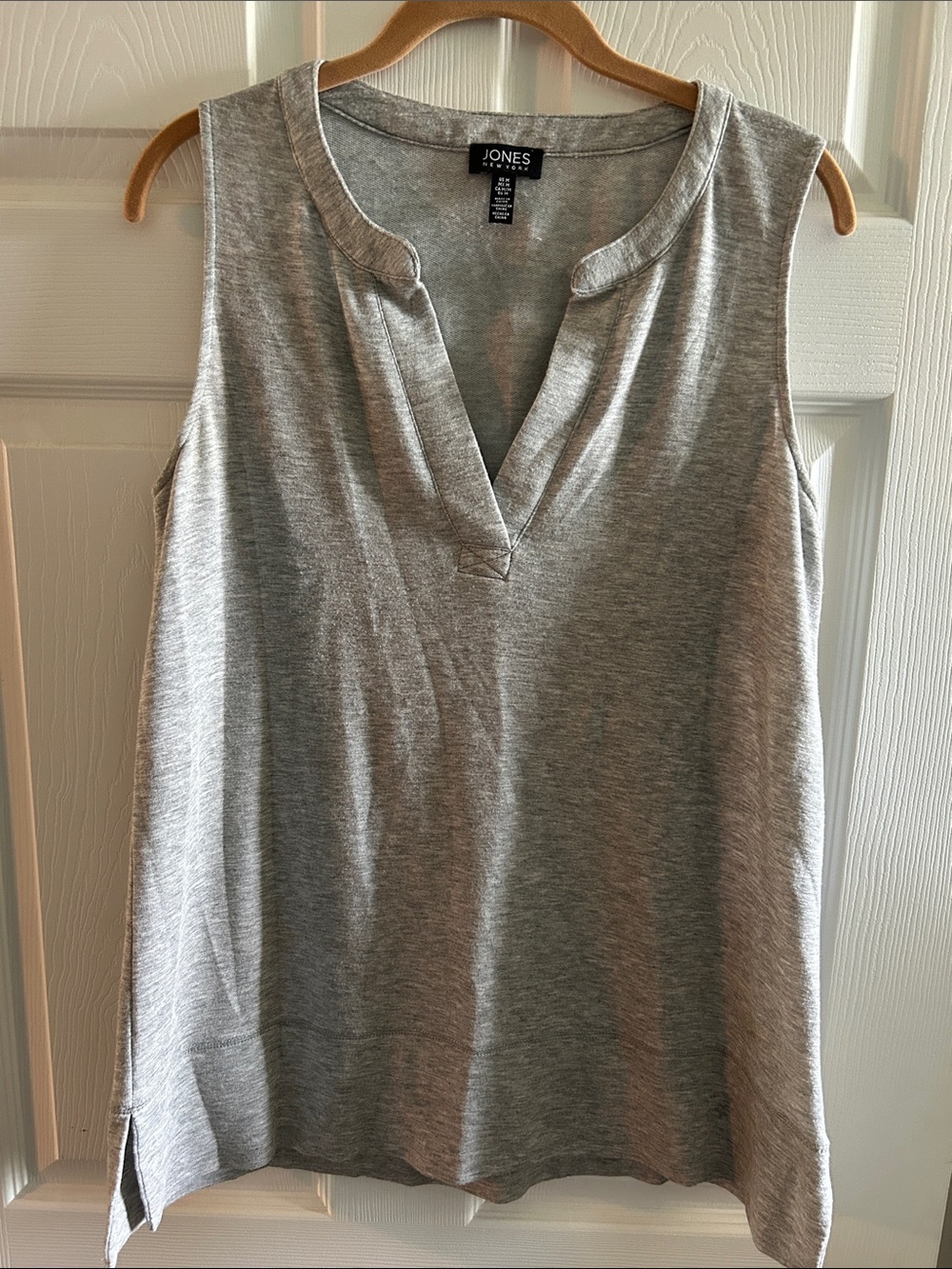 Jones New York Light Gray Sleeveless V-Neck Tank